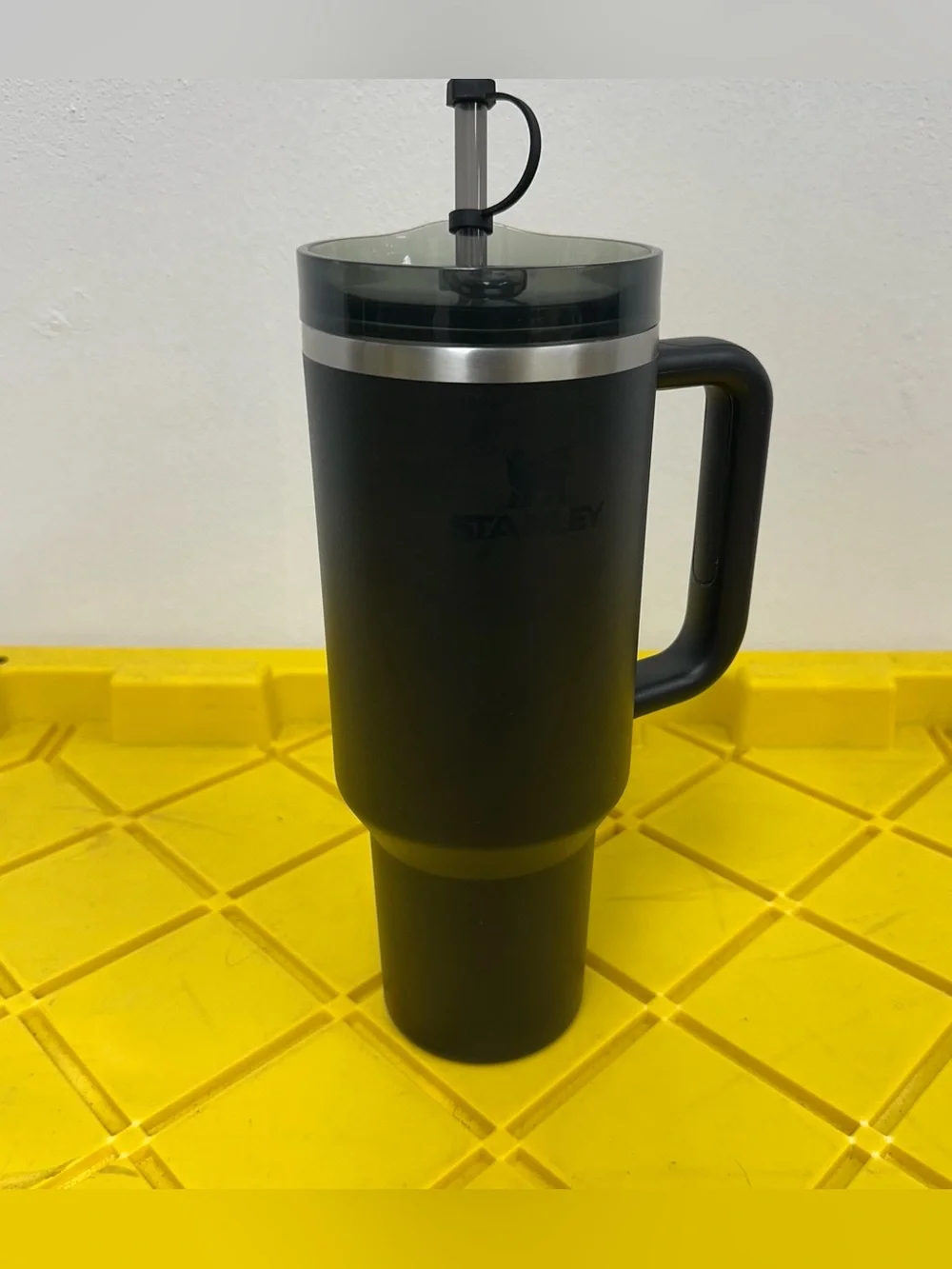 Stanley H2.0 FlowState Quencher Tumbler Insulated 40oz Black With Straw